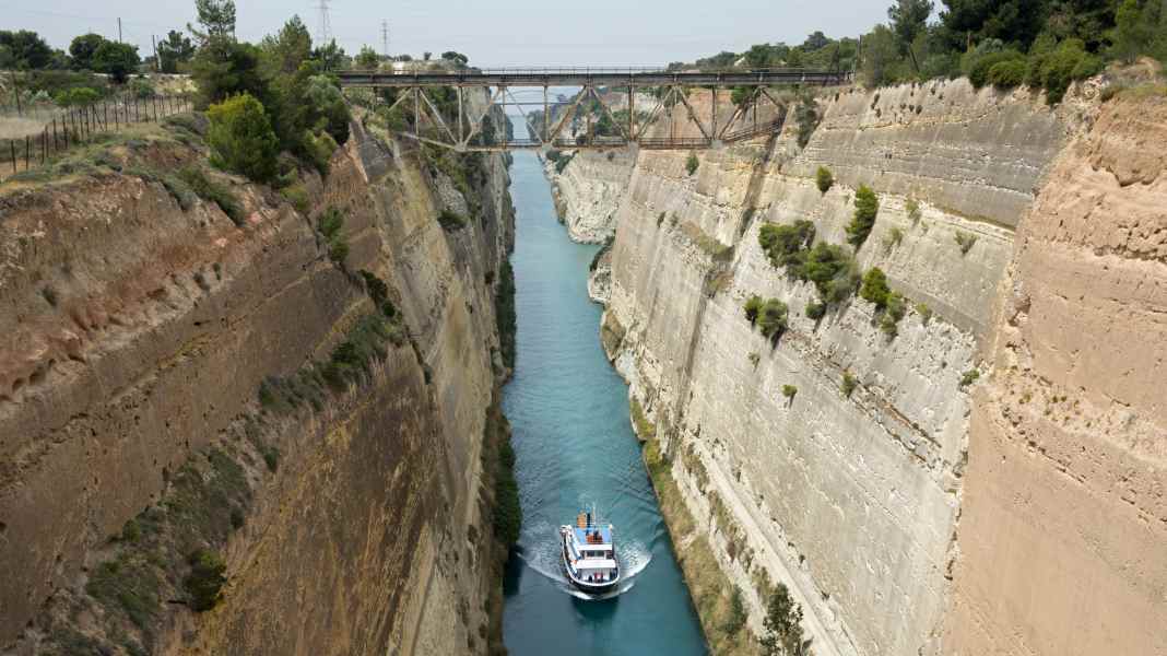 Grèce : réouverture du canal de Corinthe