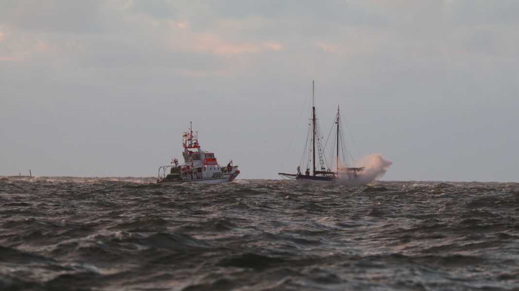 In distress at sea: Family rescued from mortal danger off Norderney