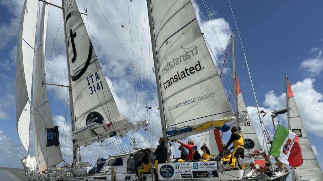 Ocean Globe Race: Wassereinbruch auf „Translated 9” zwingt die Crew zur Aufgabe