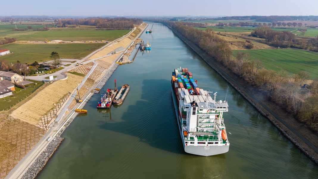 Canal de la mer du Nord : Aménagement - Ouverture de la première partie du tronçon Est