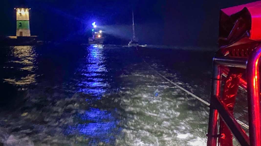 Nächtlicher Wassereinbruch: DGzRS rettet Segler vor Schleimünde
