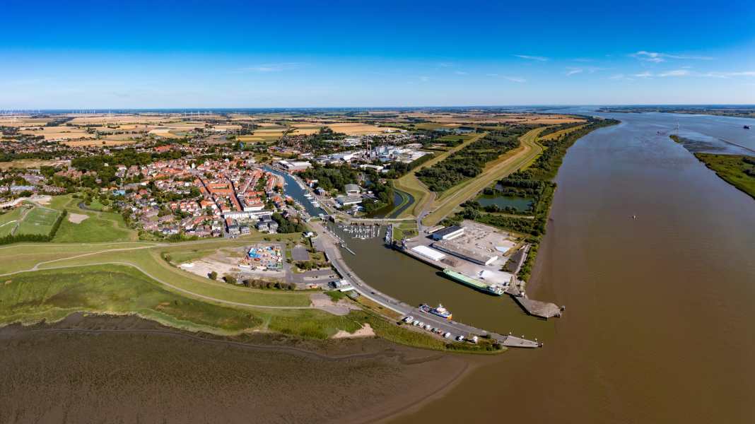 Glückstadt : l'écluse est fermée – l'espace se resserre dans le port extérieur