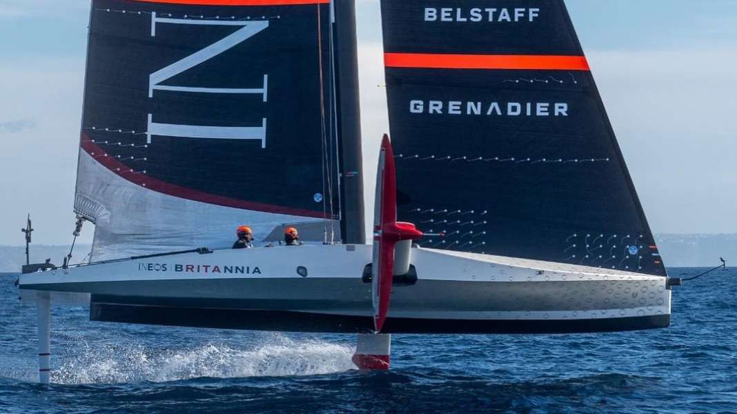 37e America's Cup : une flèche d'argent volante pour les chasseurs de Coupe britanniques de Sir Ainslie
