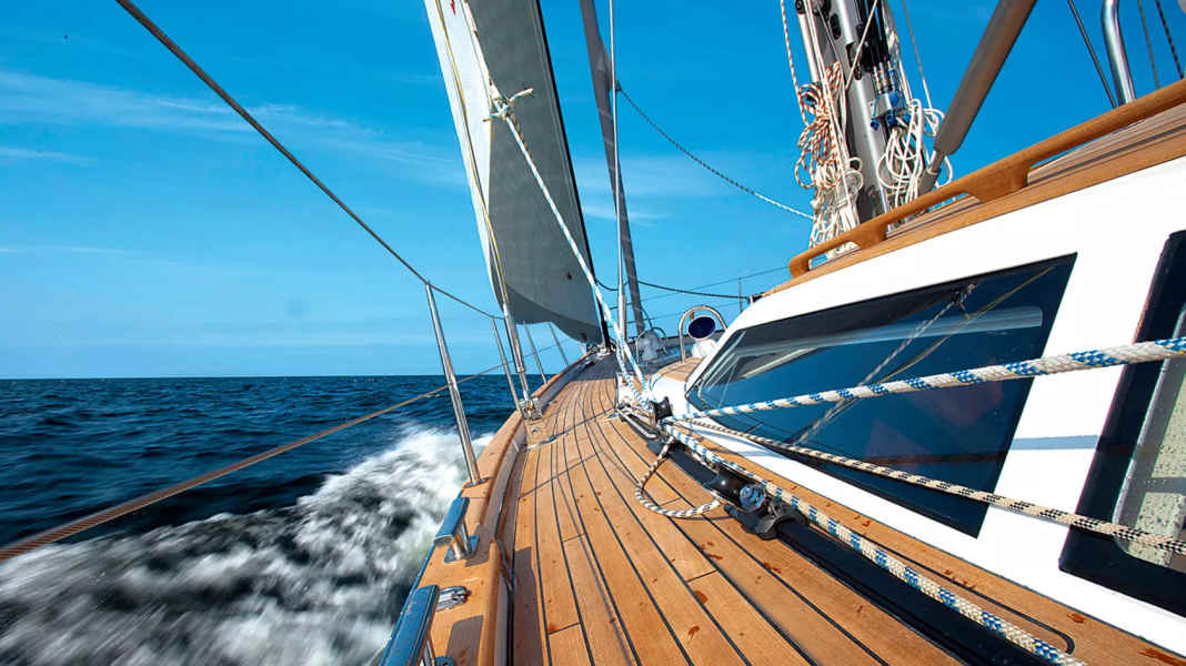 Addio: il caporedattore di YACHT Jochen Rieker dice "Bye!".