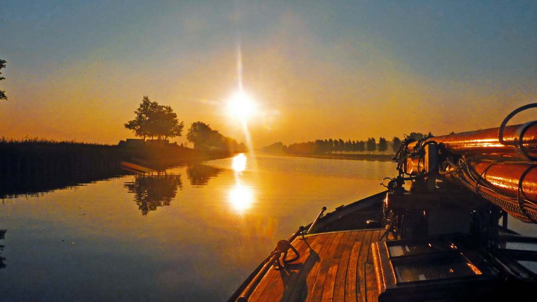 North Sea: Fee club in the Ems-Jade Canal