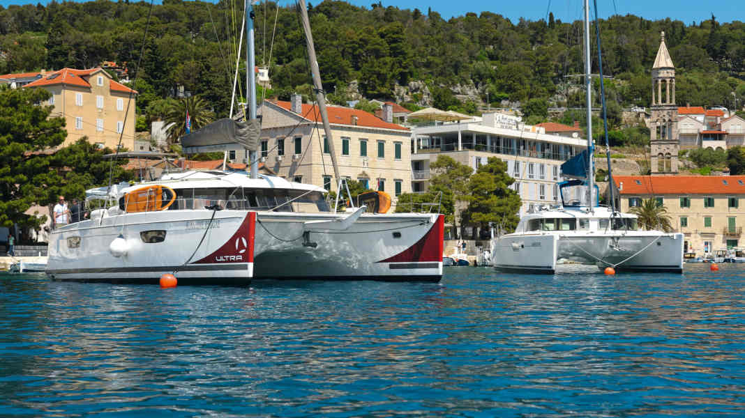 Charter: Noleggio di grandi yacht senza condizioni extra in Croazia
