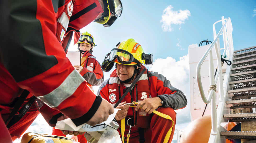 DGzRS: How to become a sea rescuer: the facts about training