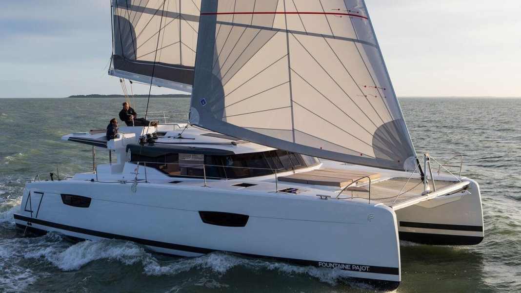 Fountaine Pajot New 47 : Plus d'espace sur le pont et une plateforme de bain abaissable