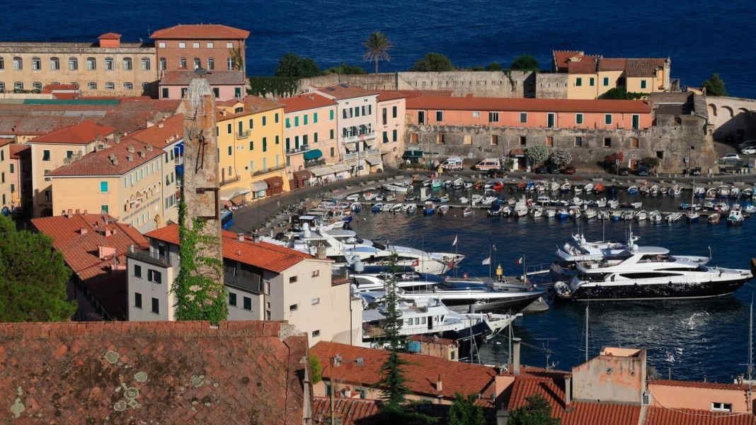 Area info: Yacht charter Italy: Elba and Tuscan Archipelago