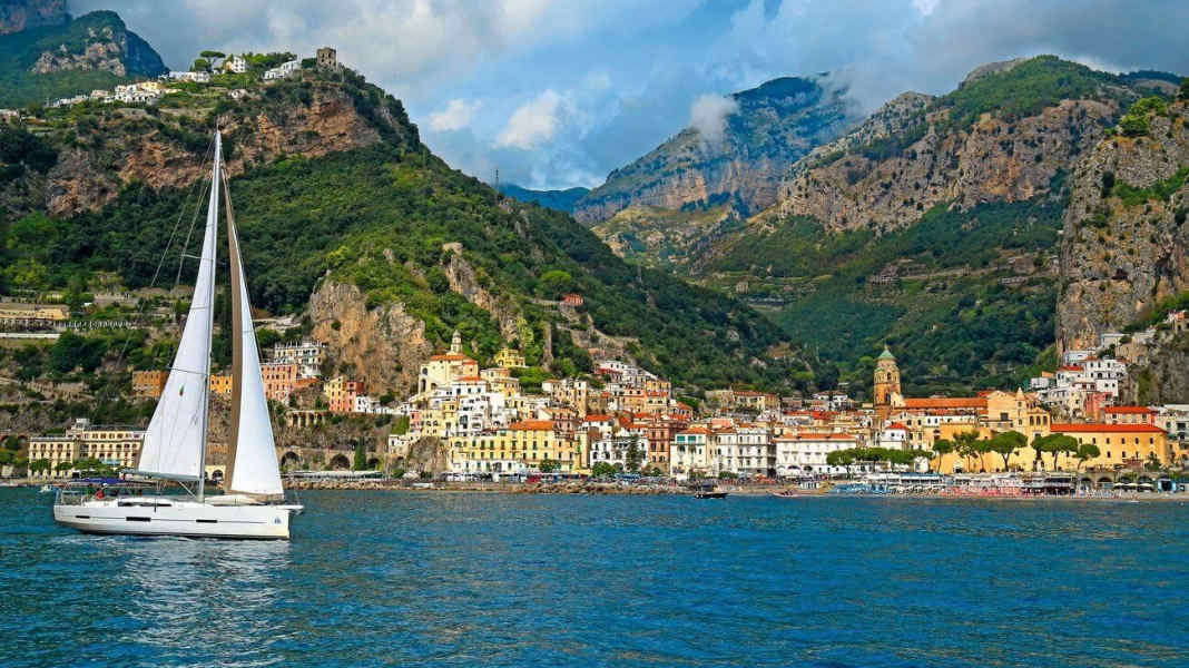 Revier-Info: Yachtcharter Italien: Golf von Neapel und Amalfiküste