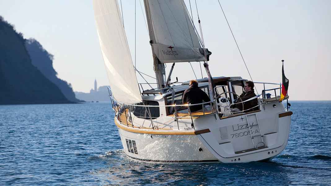 Sirius 310 DS: vista panoramica con salone di coperta