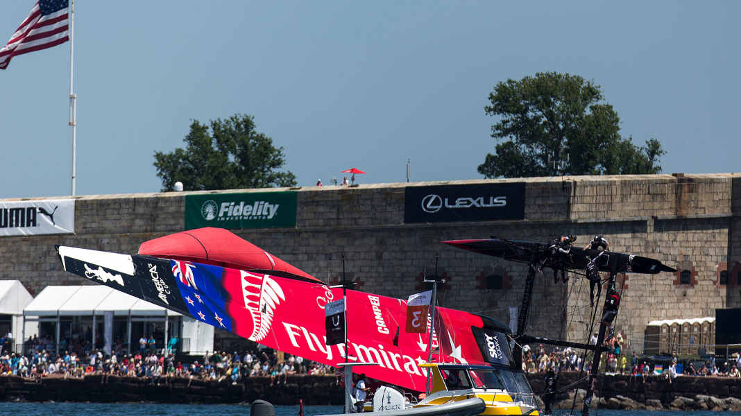 AC World Series : La Nouvelle-Zélande chavire de manière spectaculaire