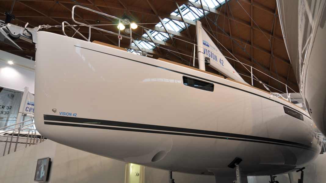 Interboot: Premiere I: Bavaria 42 Vision