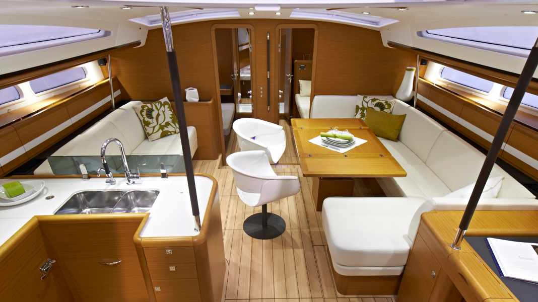 Jeanneau 53 e 57: più luce, più chic, più comfort