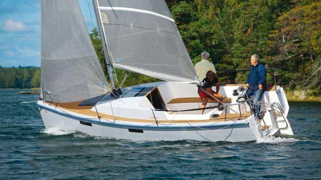 Fabola Yachts: Two unequal sisters