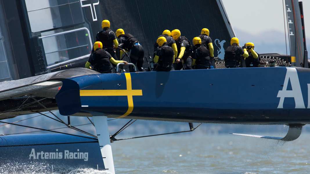 America's Cup : "Big Blue" navigue et foil