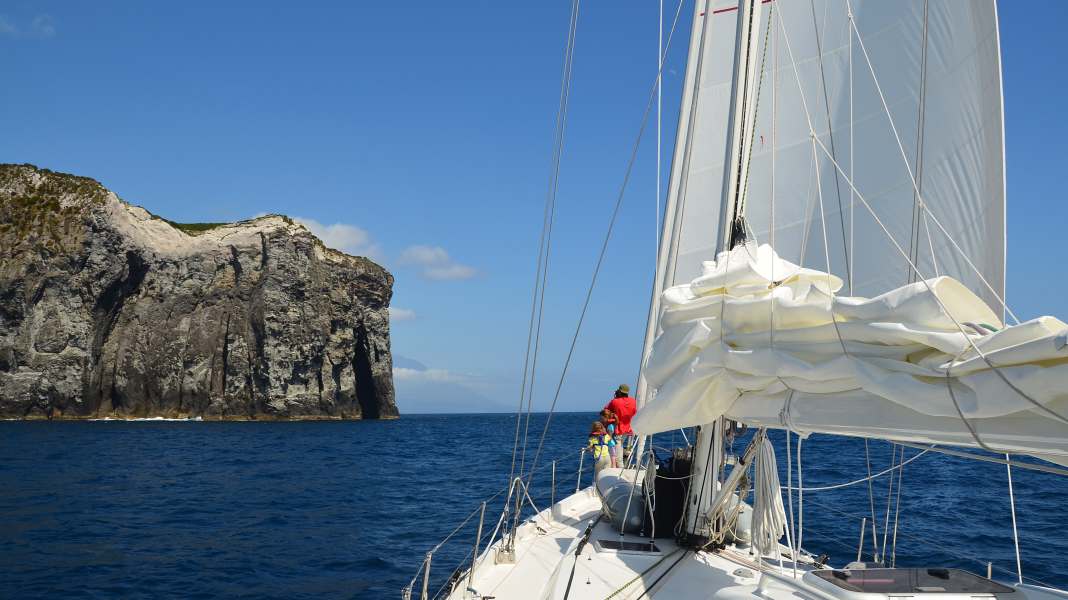 Acqua blu: nave fantasma sull'Atlantico