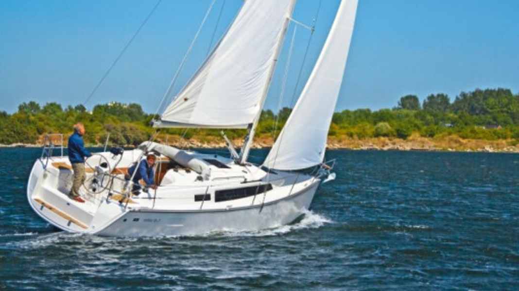 Bavaria Easy 9.7 : offensive du chantier naval : bon marché ou pas ?