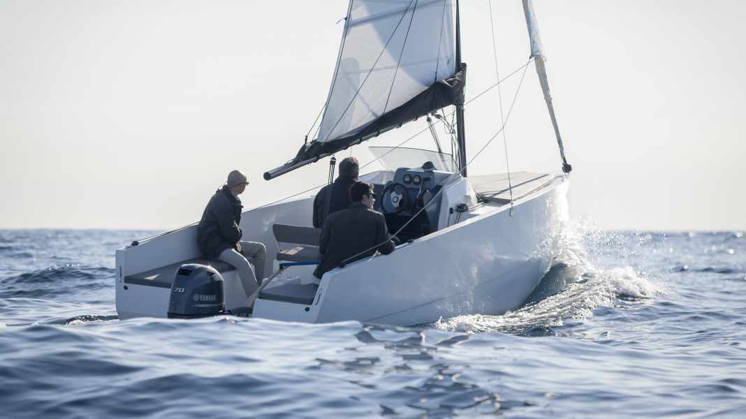 Nuva MS 6 : Voilier à moteur 2.0 - avec gréement en carbone