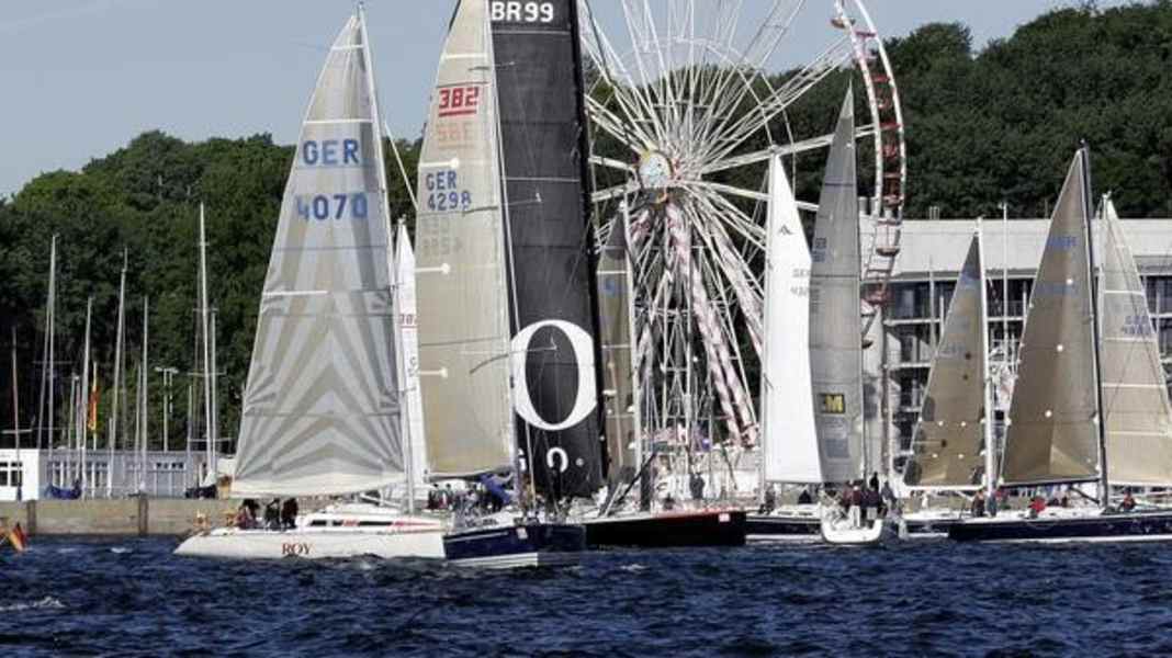 Regatta-News: Ruhiger Start bei der Kieler Woche