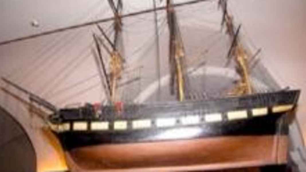tutte le notizie: 22 modellini di navi d'antiquariato finiscono sotto il martello