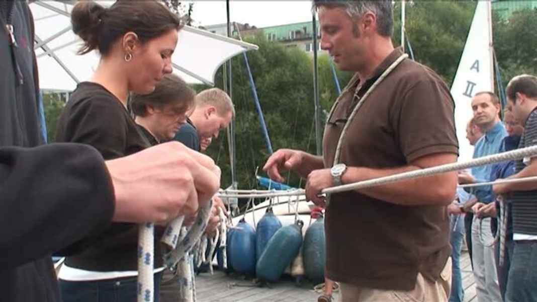 Knotology: Instruction video: The bowline