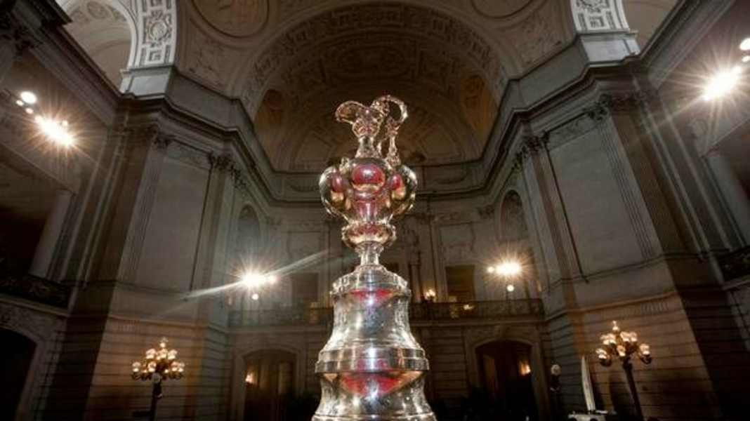 America's Cup : cinq contre Larry