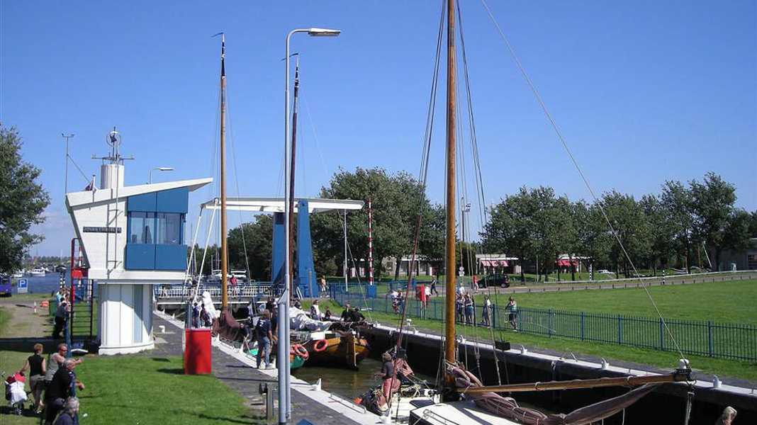 Holland: Johan-Friso-Schleuse gesperrt