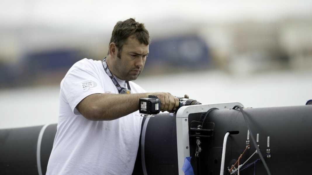 Volvo Ocean Race: due riparano, gli altri salpano