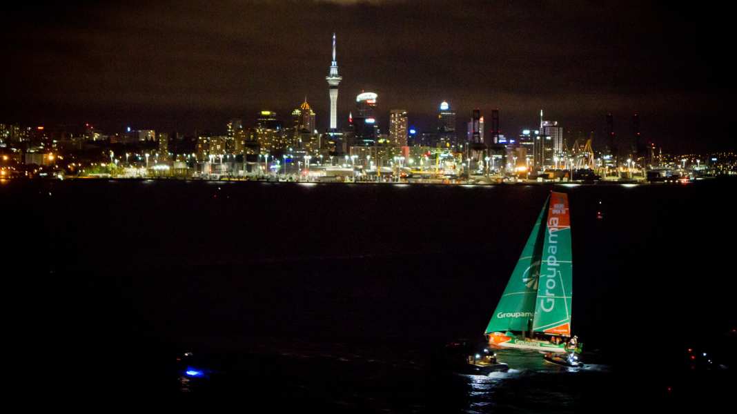 Volvo Ocean Race: vittoria di tappa con una perdita a prua