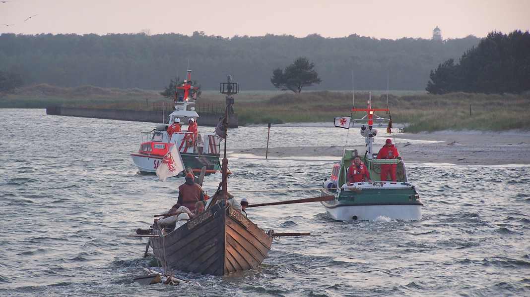Incidente: replica di una nave vichinga incagliata