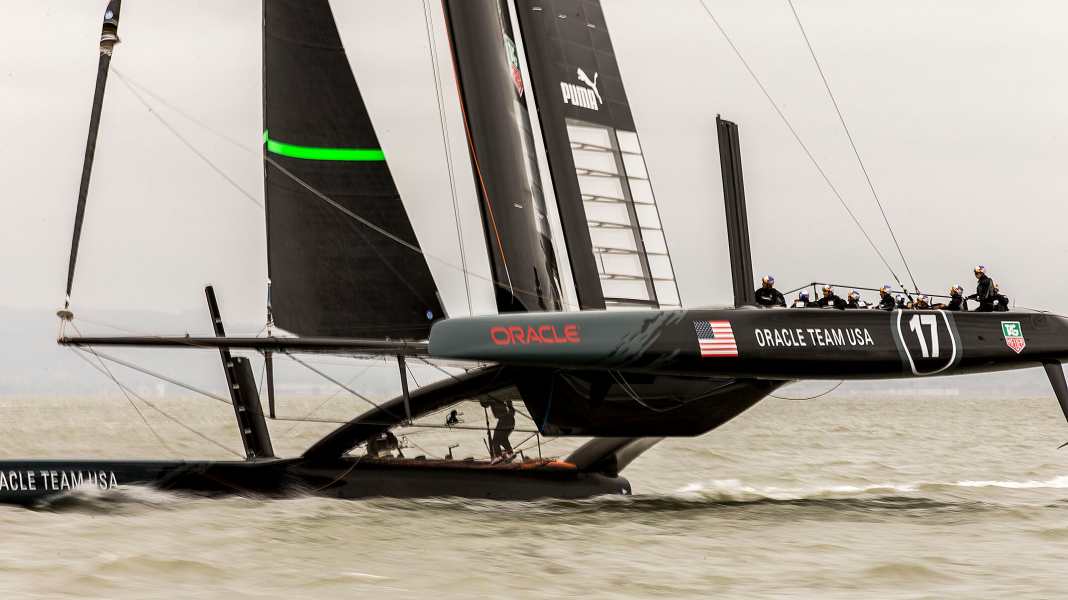 America's Cup : l'AC72 noir part avec de la casse