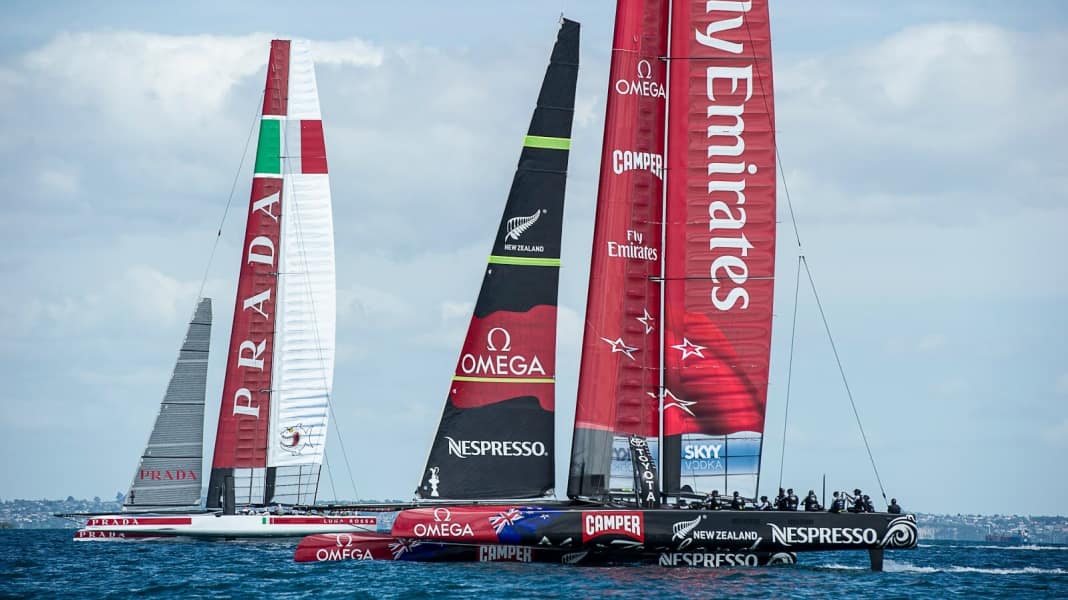 America's Cup : premier duel entre deux catamarans AC-72