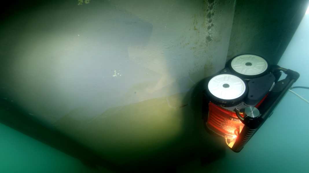 Equipment: Robot to replace antifouling