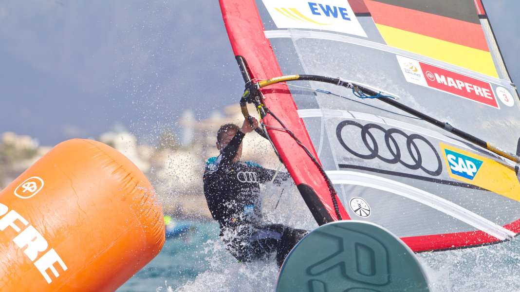 Segeln olympisch: Delle springt von der Olympiawelle