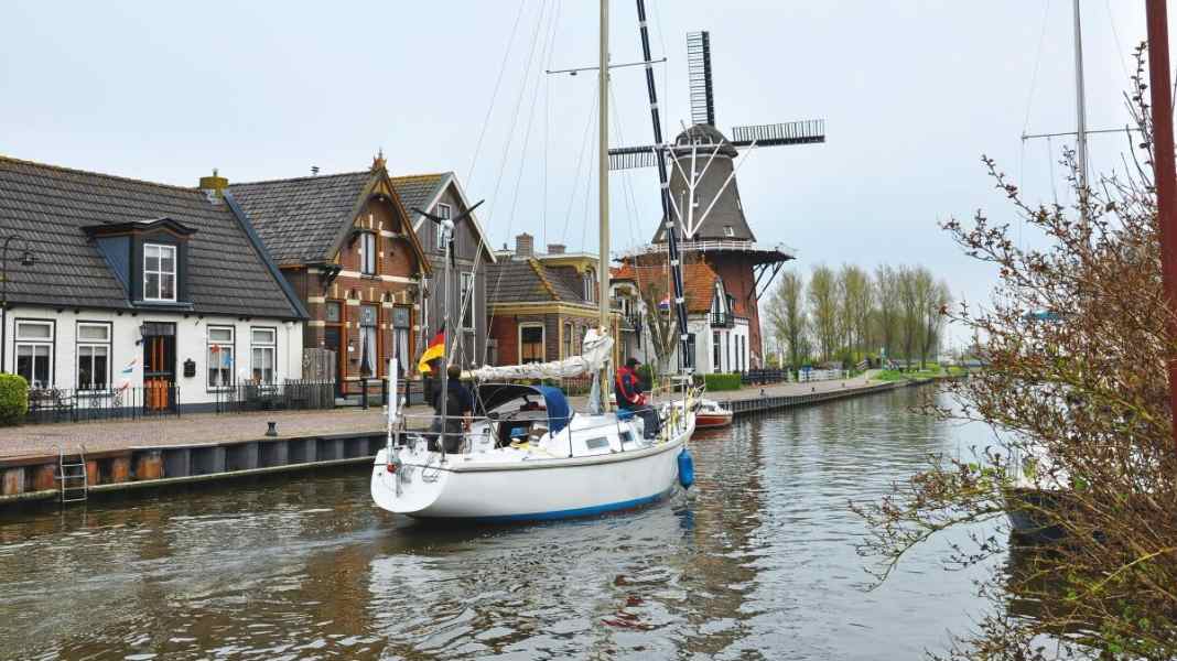 Insurance: Eerdmans woos German sailors