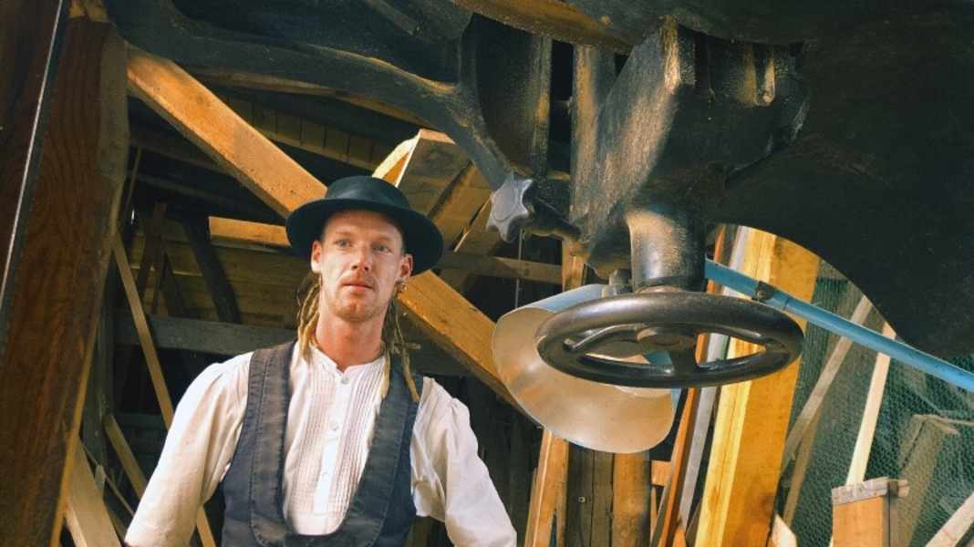 Portrait: On the road: the travelling boat builder