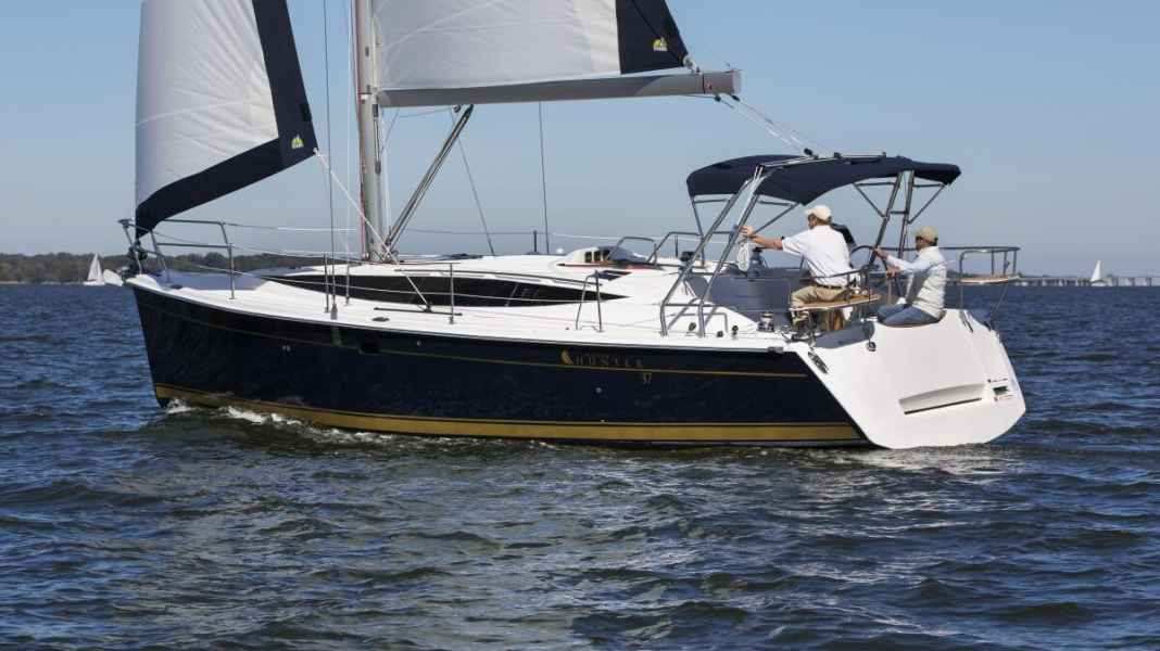 Hunter 37: Competition with Europe's large series