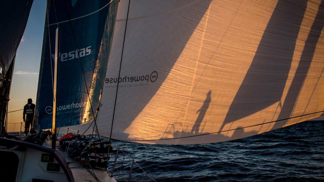 Volvo Ocean Race: The pack sneaks around the mountains