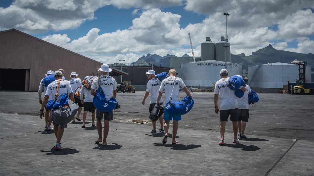 Volvo Ocean Race: tutti e nove gli uomini Vestas a terra in sicurezza