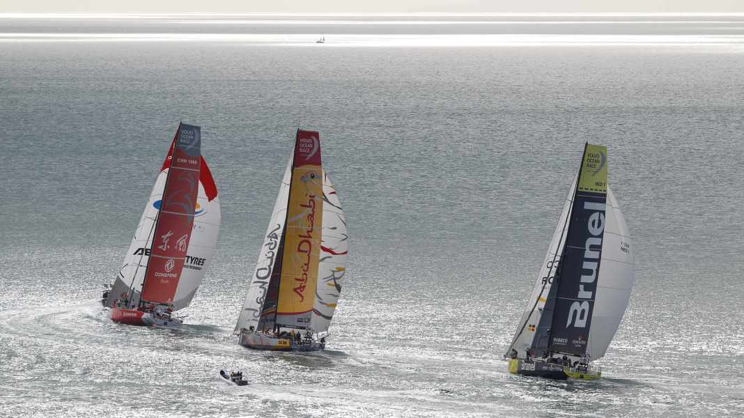 Volvo Ocean Race: Strong wind leg with light wind start