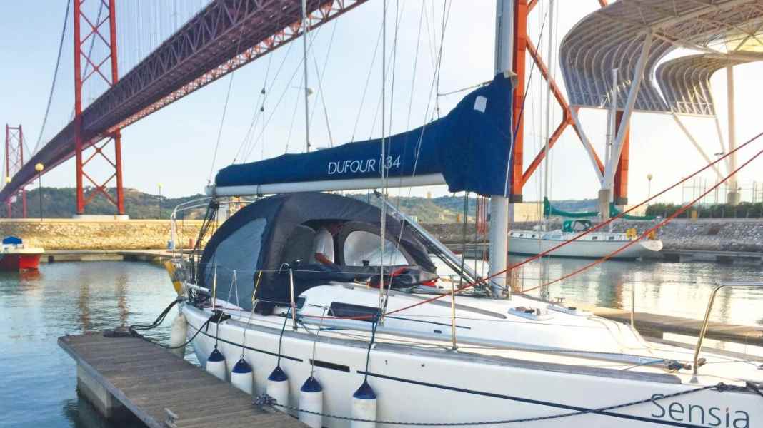 Weather protection: Boattent: the inflatable cake stand