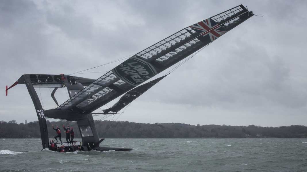 America's Cup: Ainslie team capsizes with test cat