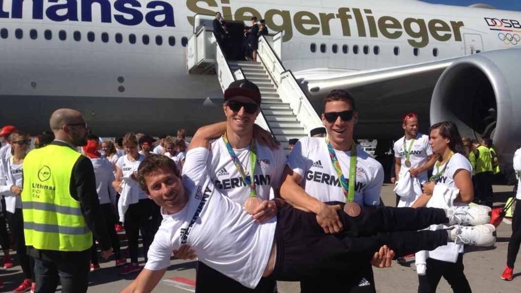 Vela olimpica: sull'aereo del vincitore per la festa di benvenuto