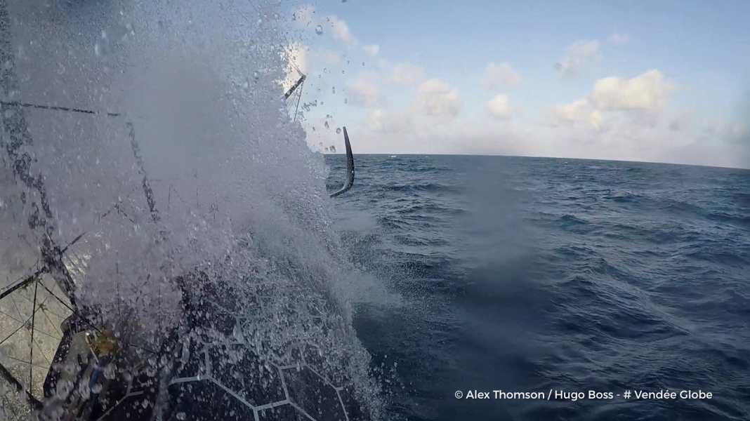 Vendée Globe : rupture du foil après une collision avec un "OVNI