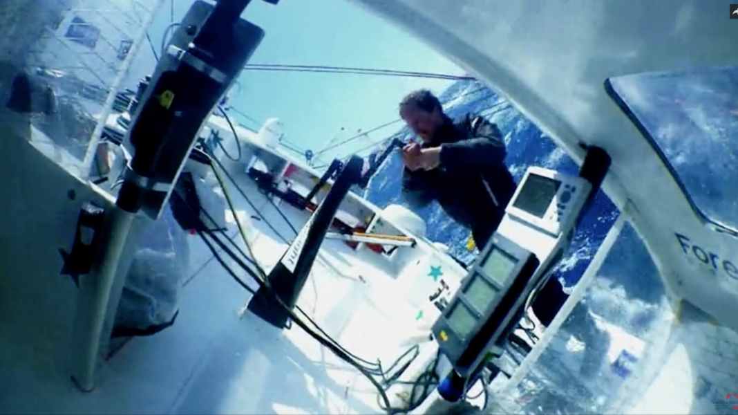 Vendée Globe : Au feu ! Chaviré ! De l'eau dans le bateau !
