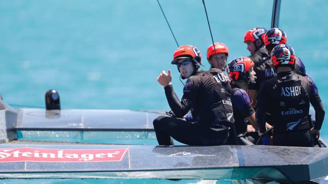 America's Cup: Kiwis mit einer Hand an der Silberkanne