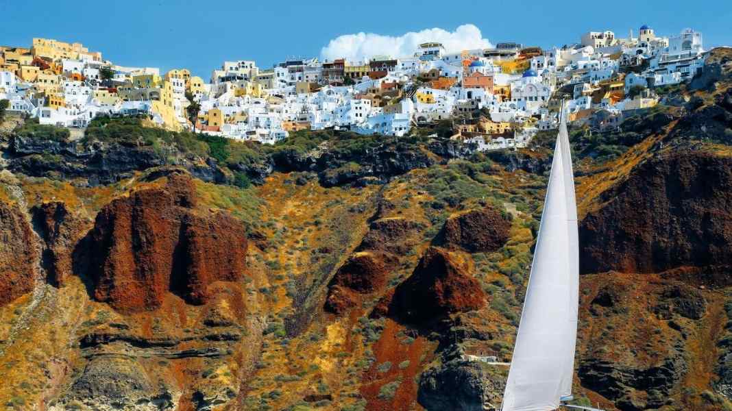Grecia: nuovo porto turistico a Santorini?