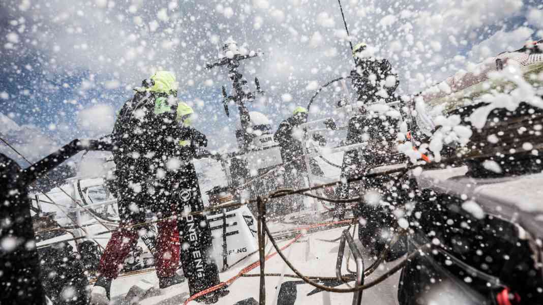 Volvo Ocean Race: Kielproblem und Wassereinbruch: Dongfeng-Crew muss kämpfen