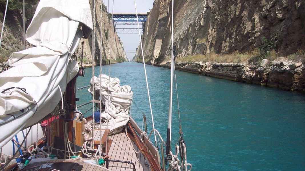 Grecia: chiuso il canale di Corinto dopo una frana